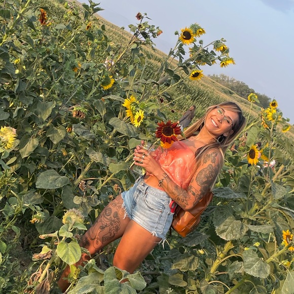 Meet your Posher, Aubree anne - Picture 1 of 6